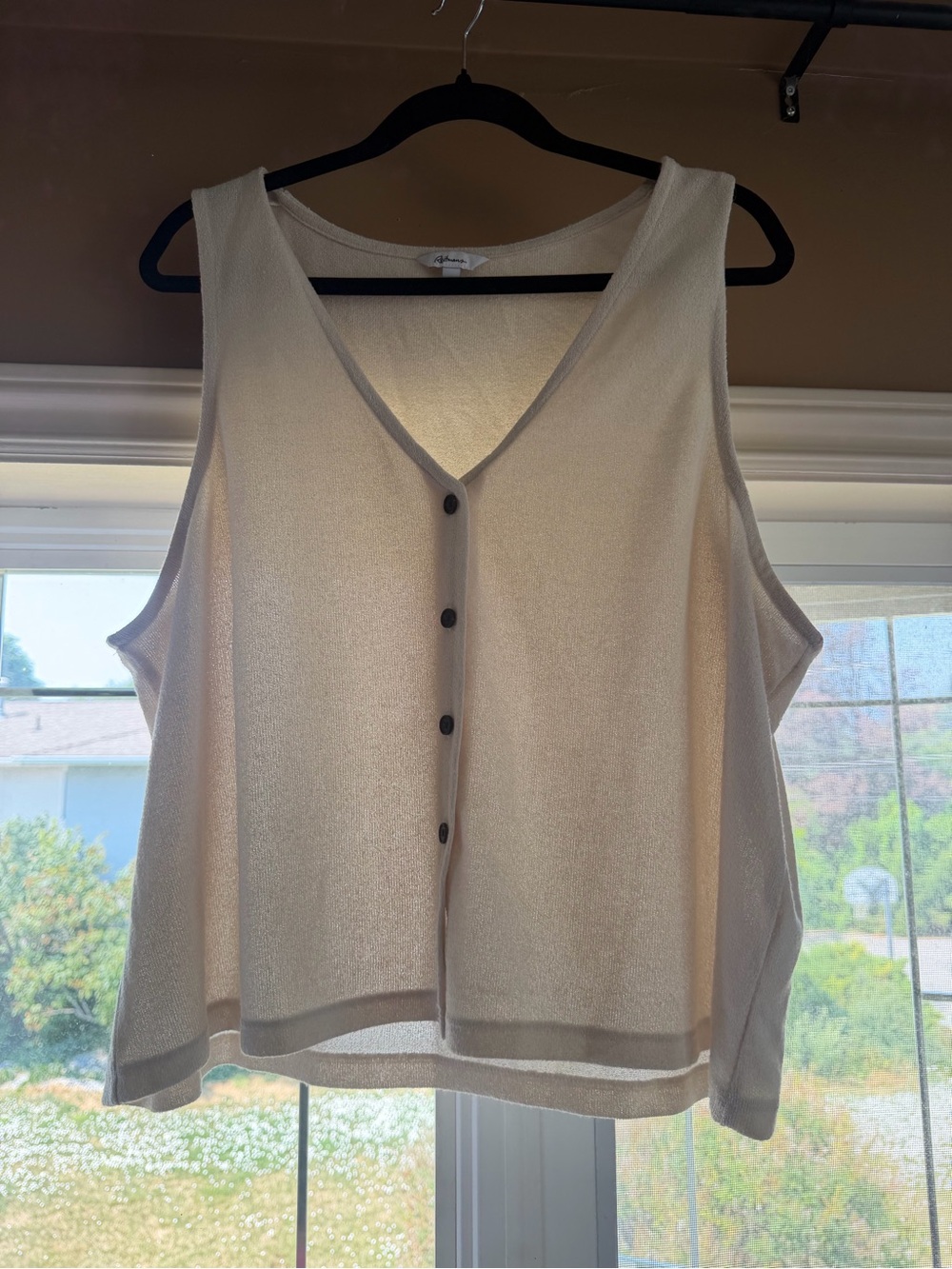 Reitmans Cream Button-Front V-Neck Tank
